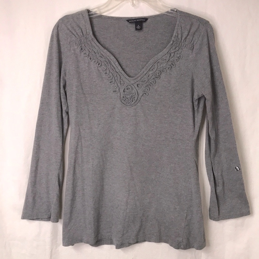 BANANA Republic Women ‘s Tunic Gray Size M Embellished V Neck Boho